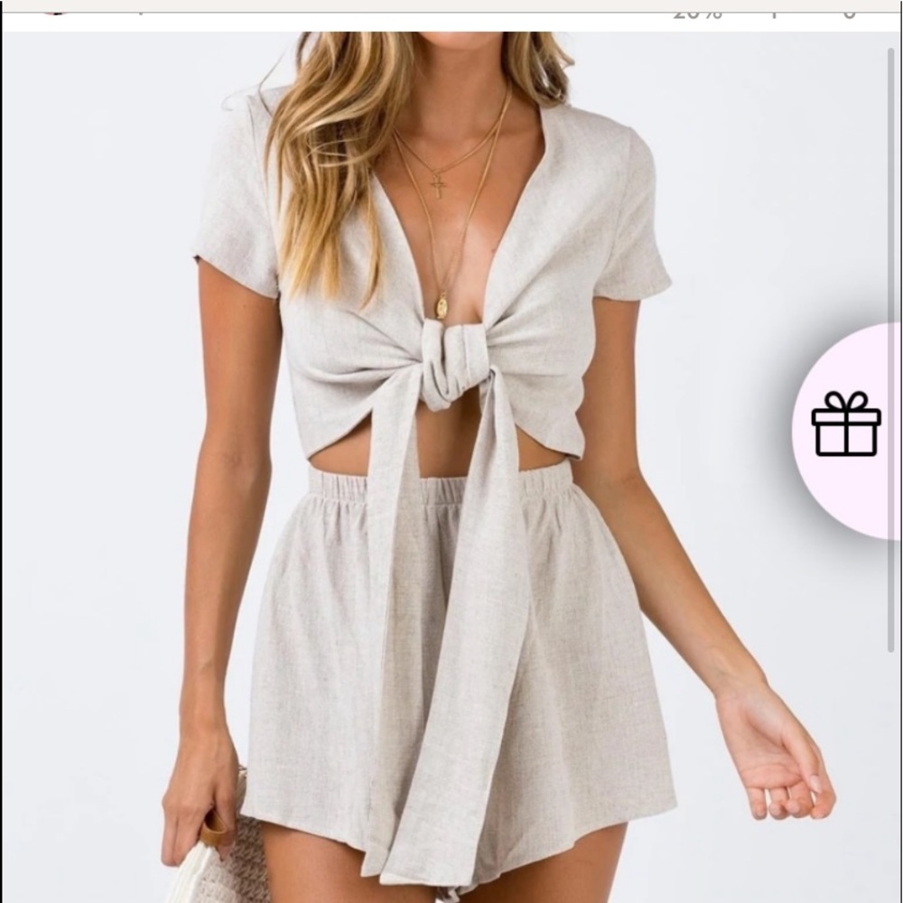 Princess Polly size 2 romper worn once. $20